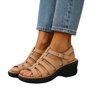 Clarks Women's Beige Bendables Leather Strappy Sandals‎ Size 9M